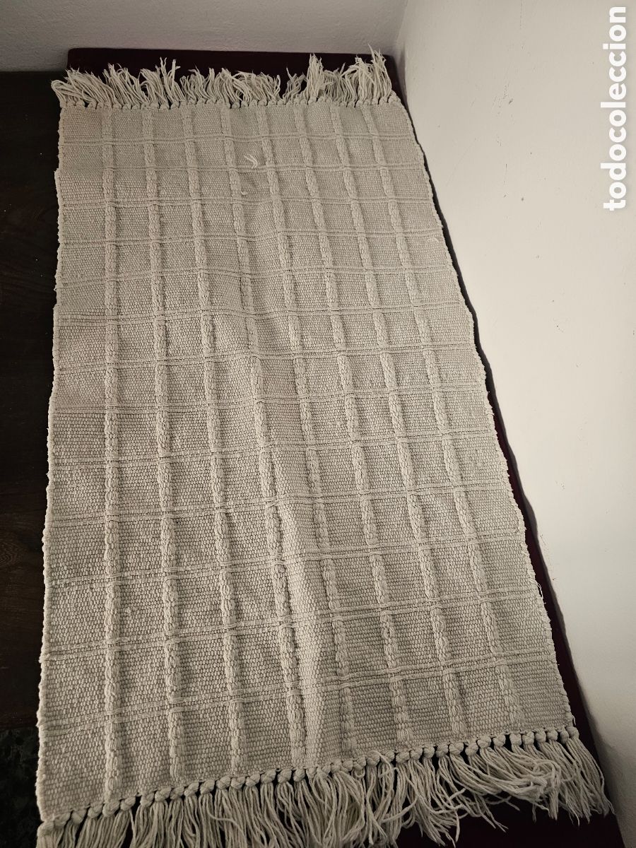Segunda mano: Alfombra de Algod&oacute;n Tejida a Mano con Borlas - Estilo N&oacute;rdico y Acogedore