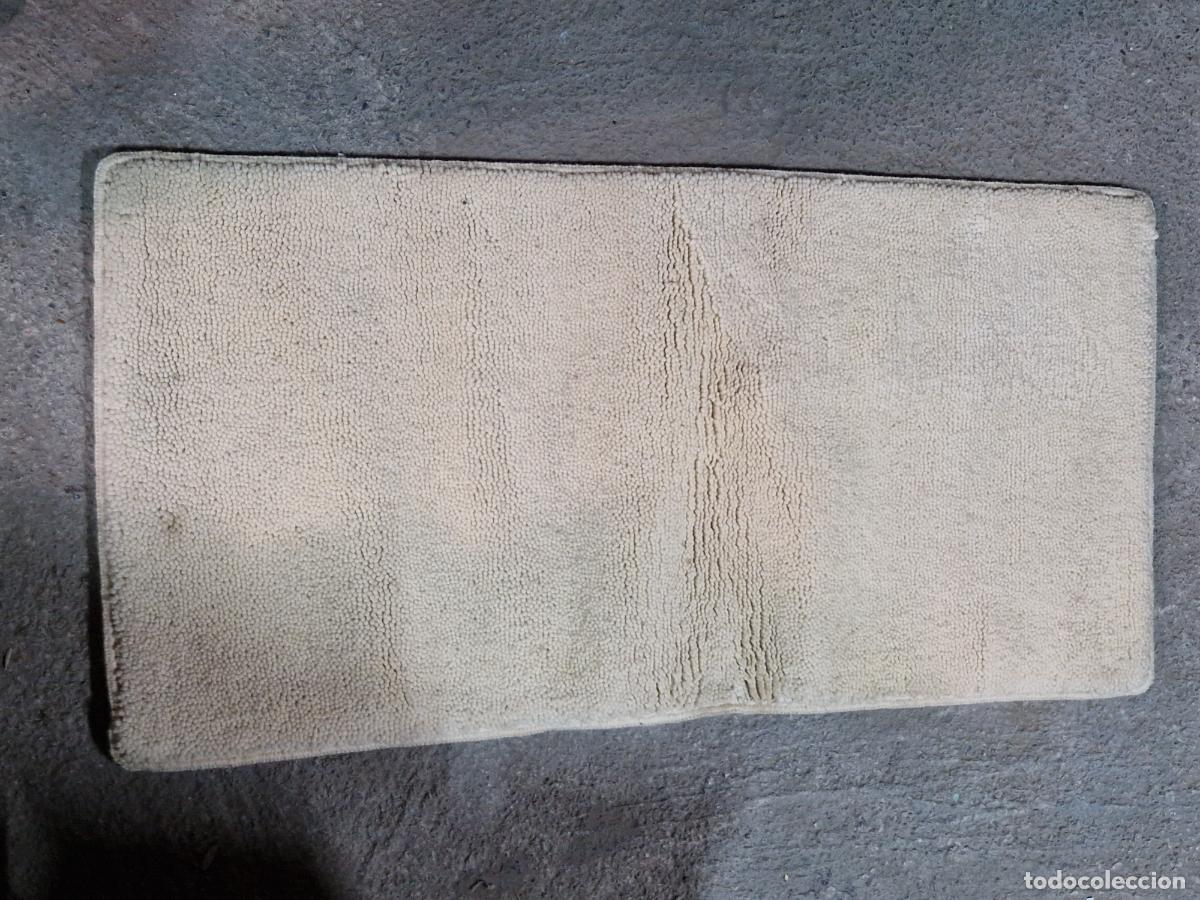 Segunda mano: BONITA ALFOMBRA. COLOR BEICH. MEDIDA 120*60