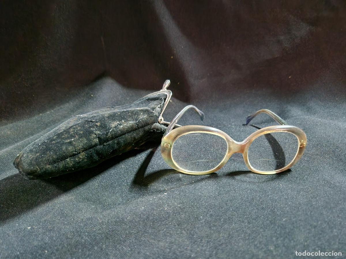 Segunda mano: BONITAS GAFAS DE LECTURA. MARCO DORADO.