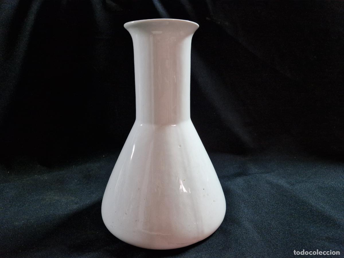 Segunda mano: BONITO JARRON EN PORCELANA. COLOR BLANCO. MEDIDA 23*8