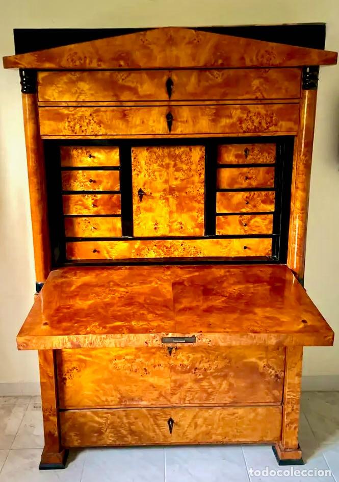 Segunda mano: Escritorio secreto ca&iacute;do de frente en Abeto y &eacute;bano de estilo Biedermeier