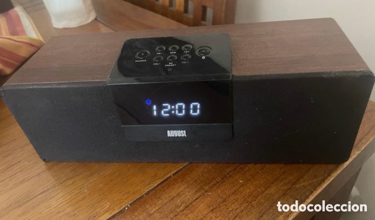 Segunda mano: Altavoz Bluetooth y Radio FM August SE50