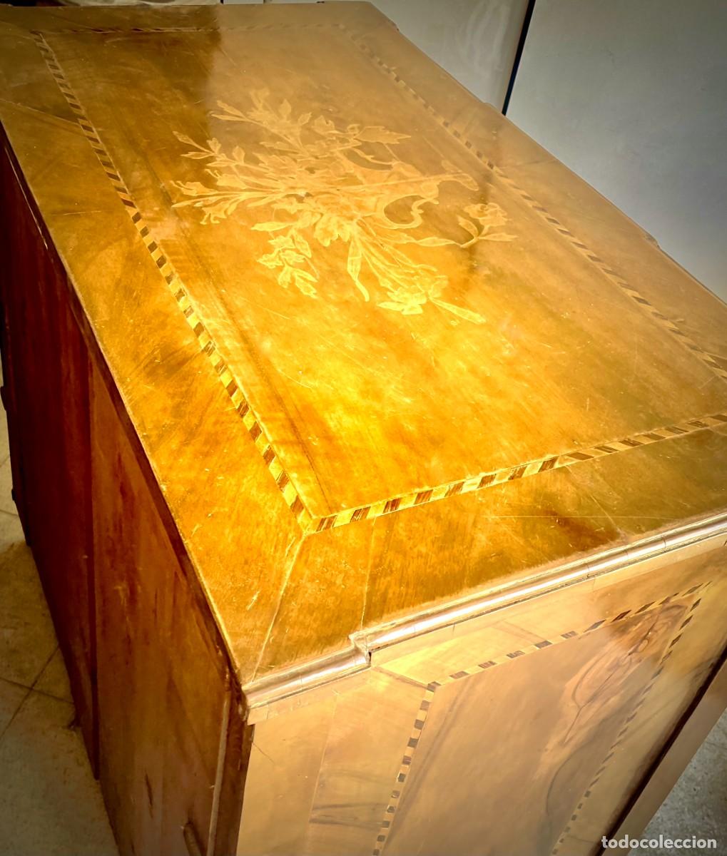Segunda mano: C&oacute;moda de ebanister&iacute;a trabajada con madera incrustada de estilo Neocl&aacute;sico - Foto 6