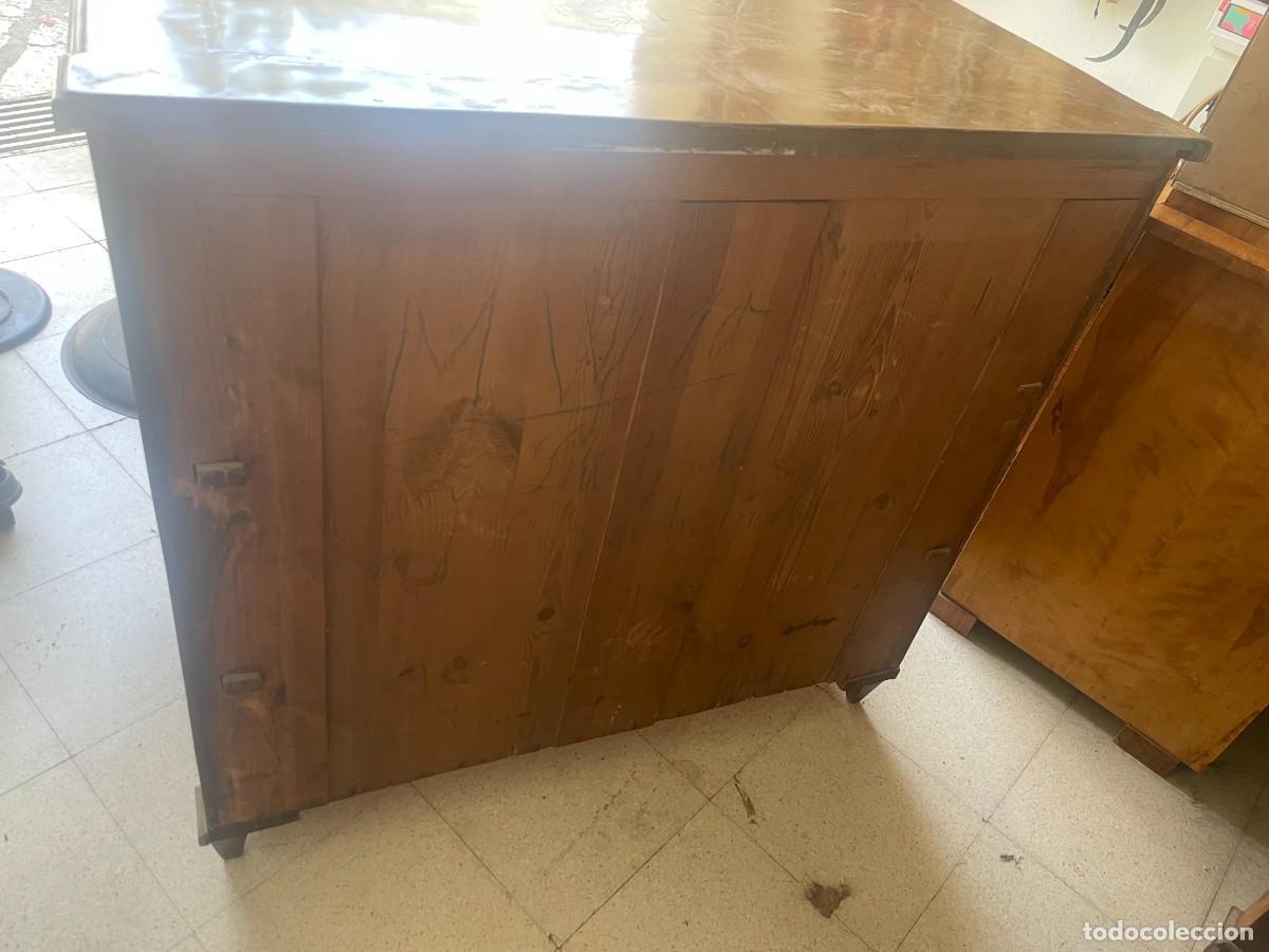 Segunda mano: C&oacute;moda de ebanister&iacute;a trabajada con madera incrustada de estilo Neocl&aacute;sico - Foto 8