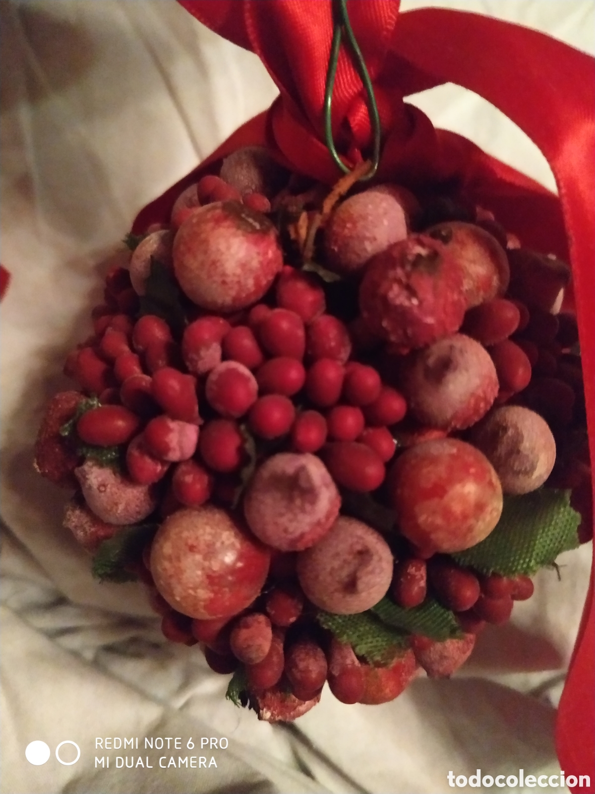 Segunda mano: Pareja de bolas en frutos rojos