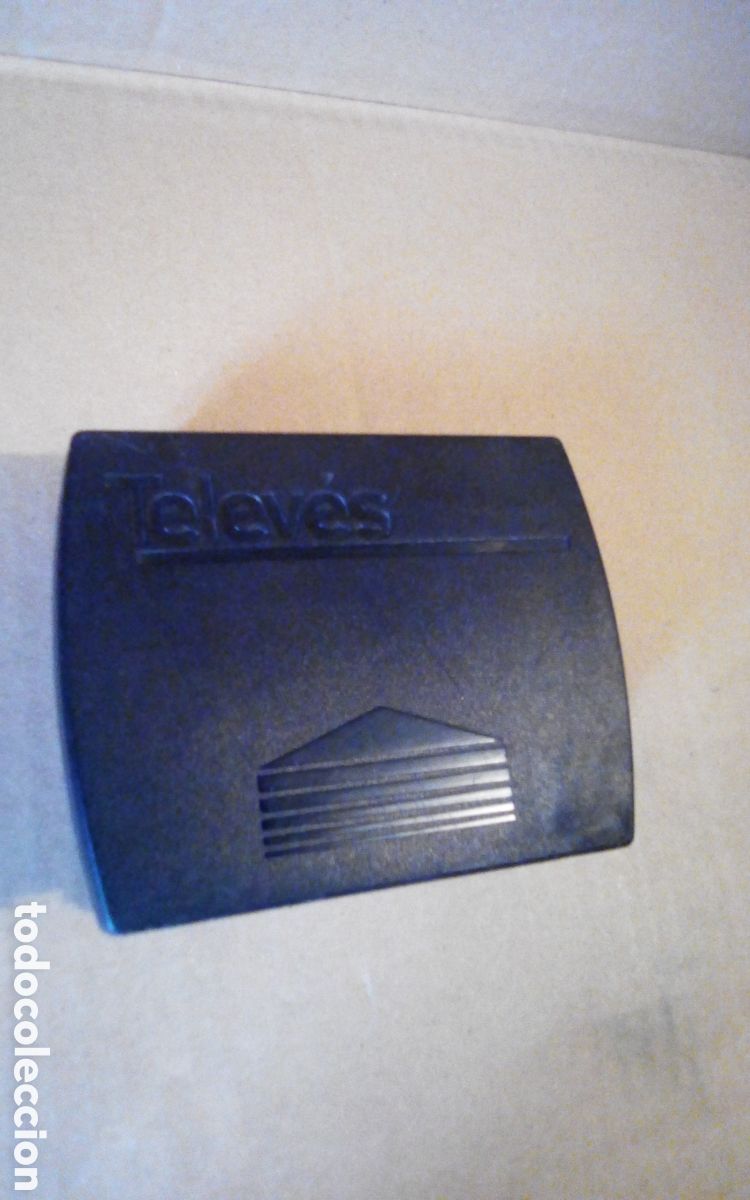 Segunda mano: Caja para conexi&oacute;n exterior de antena televisi&oacute;n terrestre. Telev&eacute;s. Mide 11 x 9 cm.