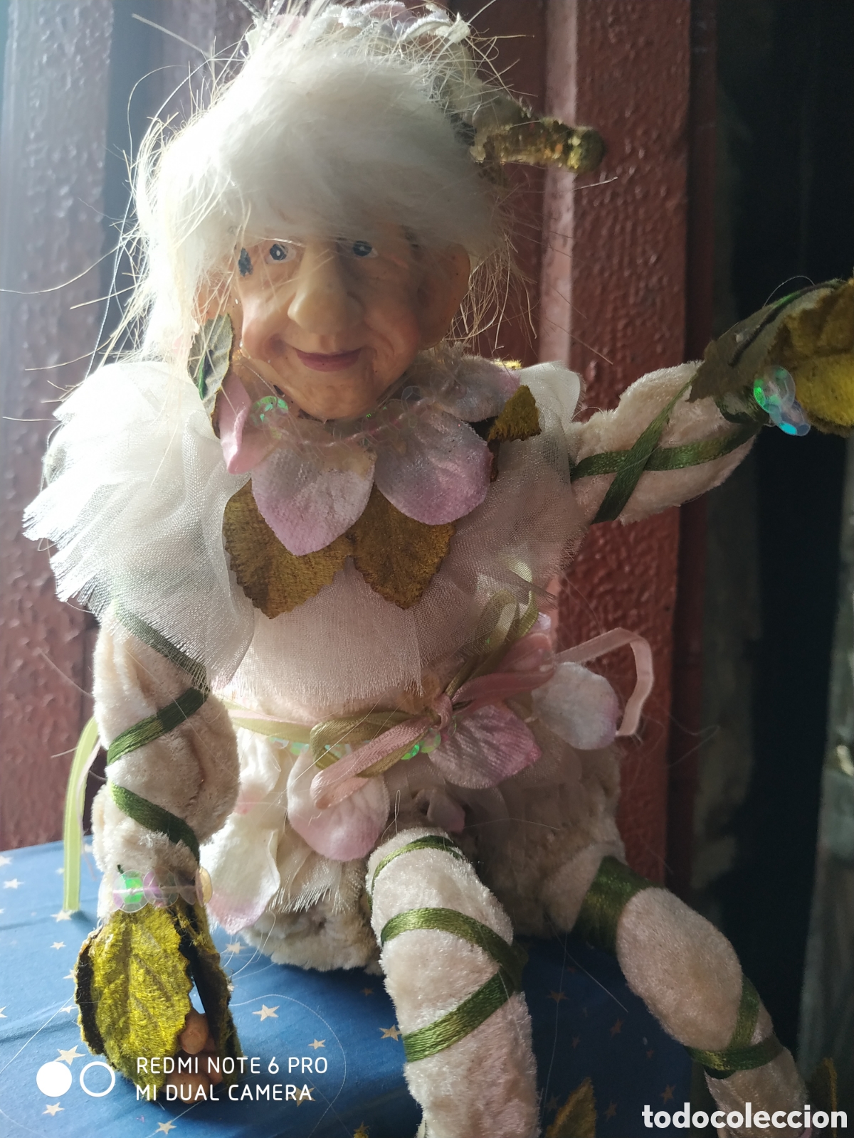 Segunda mano: Duende de navidad en terciopelo
