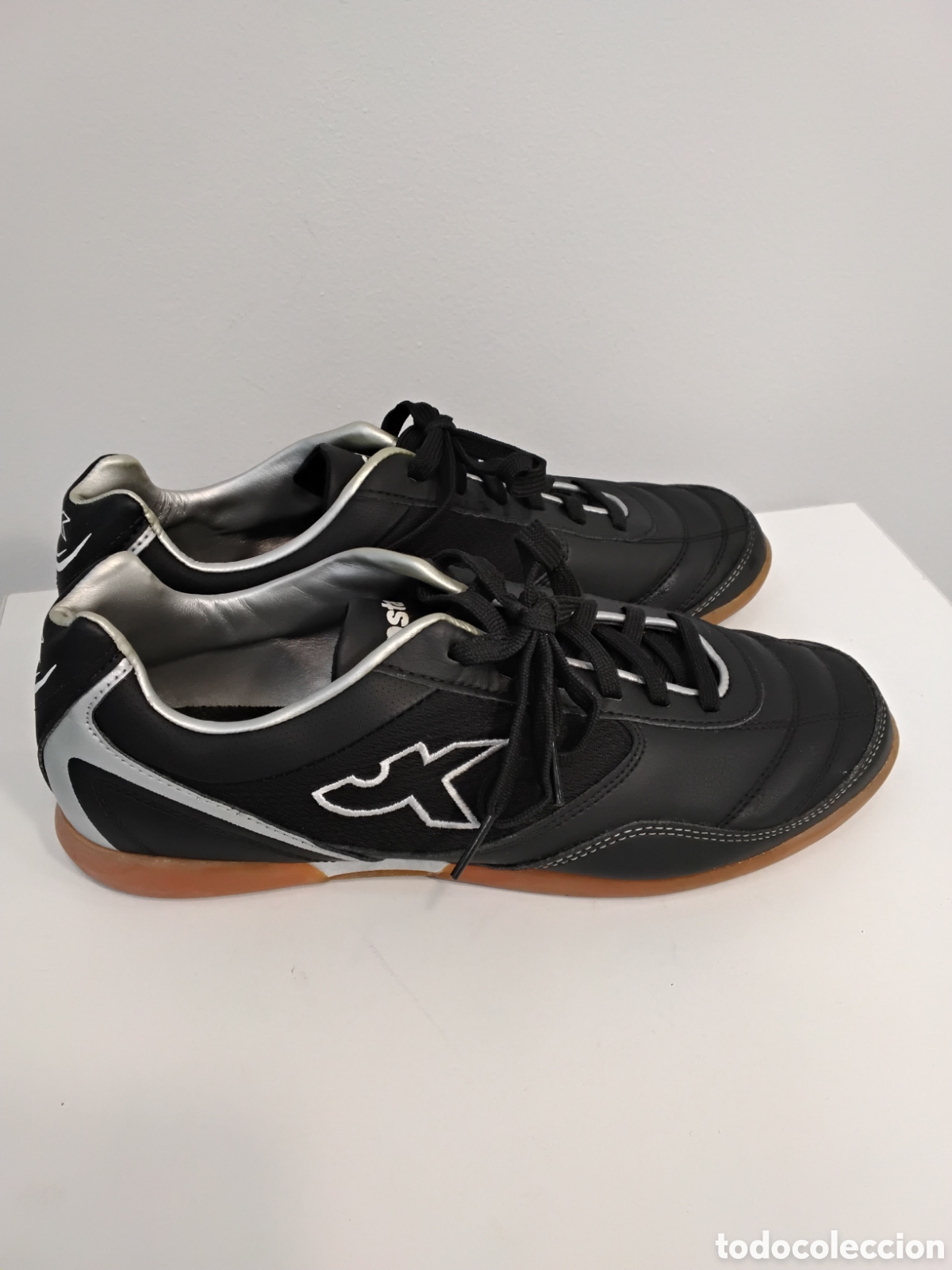 Segunda mano: Botas F&uacute;tbol Sala Kipsta Negras - Foto 2