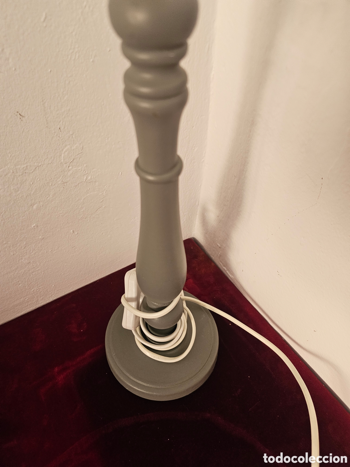 Segunda mano: ​Pie de l&aacute;mpara de mesa / mesita (Gris/MDF) - Estilo Cl&aacute;sico/R&uacute;stico - Foto 3