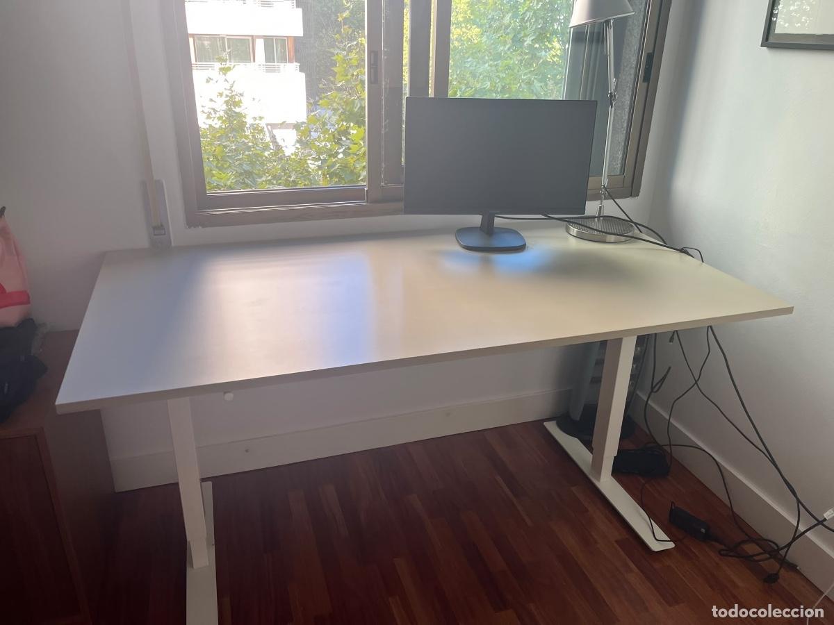 Segunda mano: ESCRITORIO BLANCO DE IKEA ELEVABLE MANUALMENTE