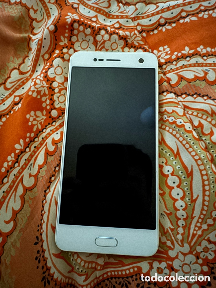 Segunda mano: M&oacute;vil zte blade v8 blanco