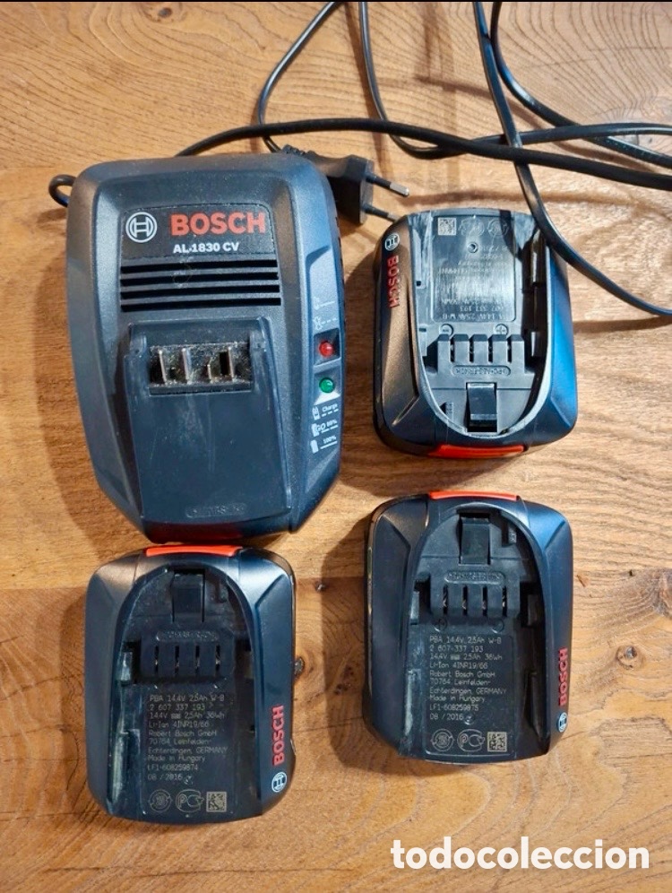 Segunda mano: 3 bater&iacute;as Bosch de 14,4 V y 2,5 Ah + cargador.
