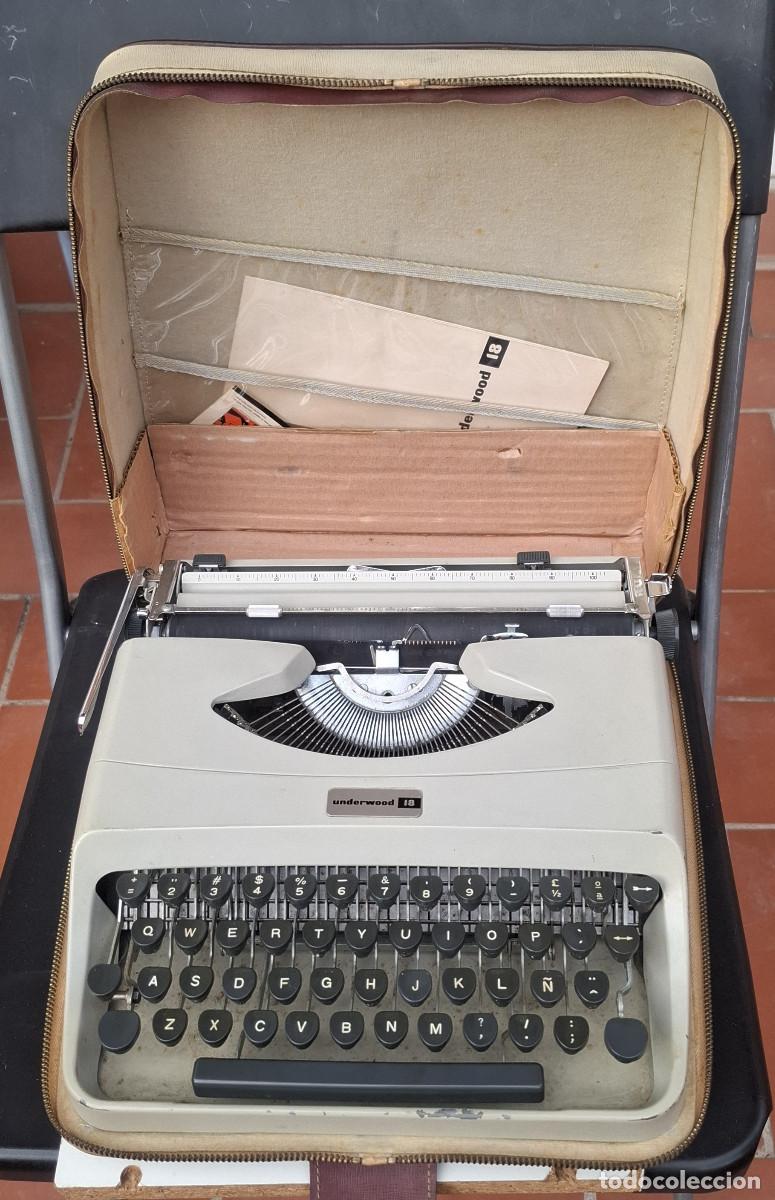 Segunda mano: MAQUINA DE ESCRIBIR PORTATIL UNDERWOOD 18 CON SU FUNDA ORIGINAL
