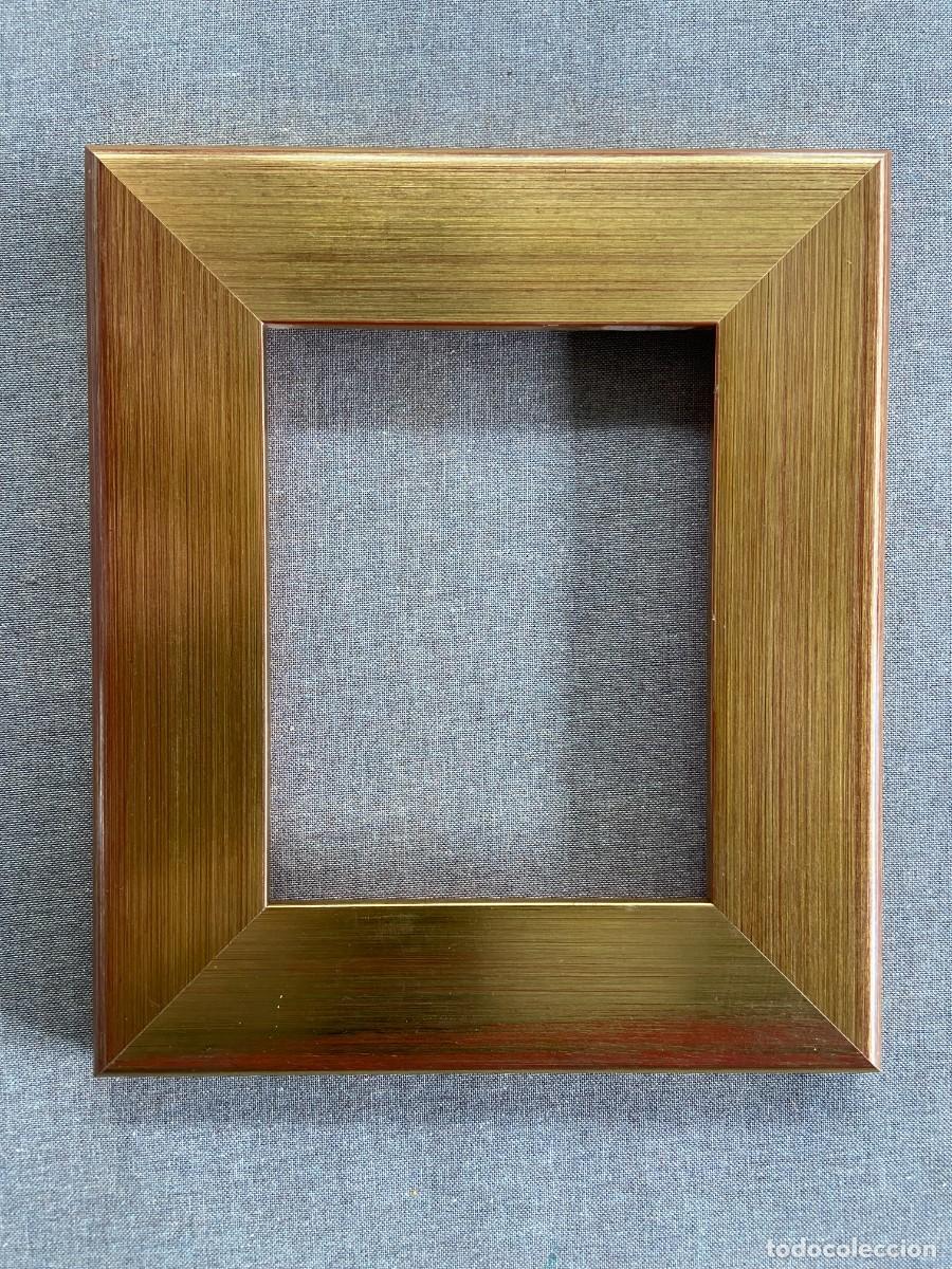 Segunda mano: Marco dorado plano liso - 32 x 27 cm