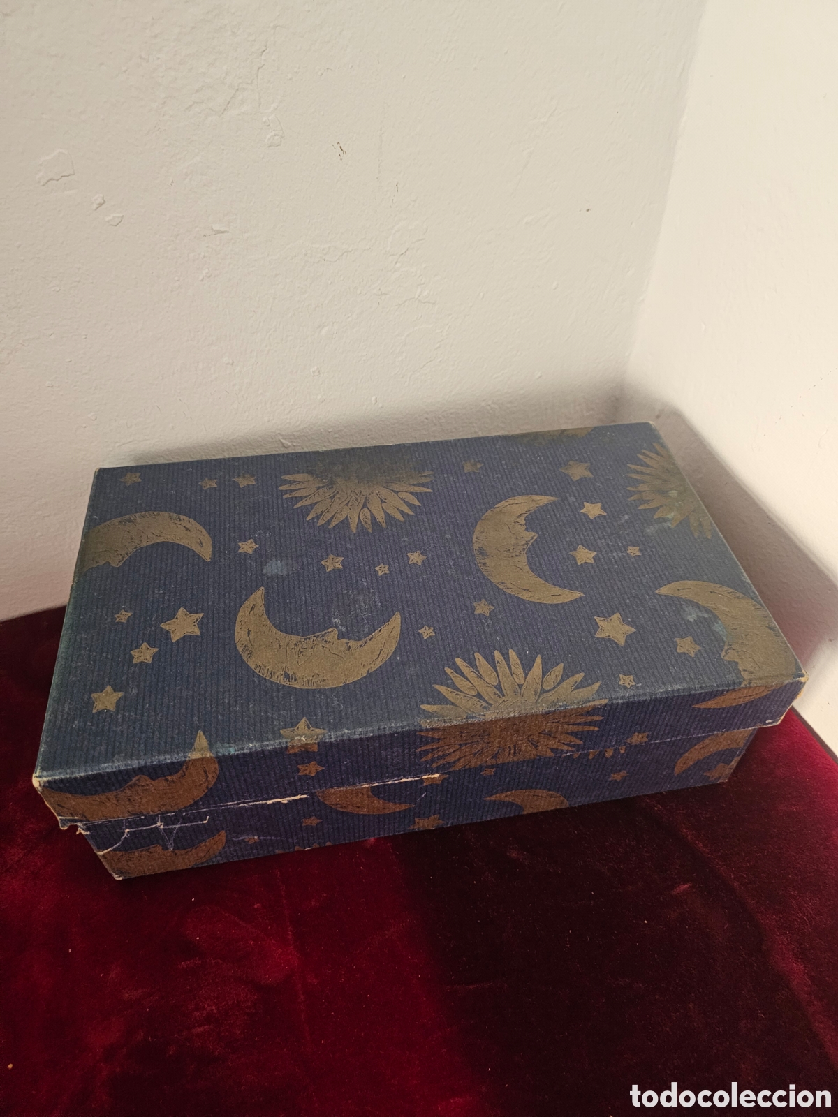 Segunda mano: Caja Decorativa Vintage Estilo Celestial / C&oacute;smico &ndash; Conesa (Carrer de Petritxol, Barcelona)