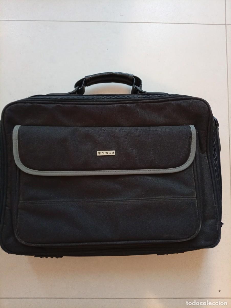 Segunda mano: Malet&iacute;n de color negro para transportar tu port&aacute;til. Cuenta con un dise&ntilde;o pr&aacute;ctico y funcional. Monr