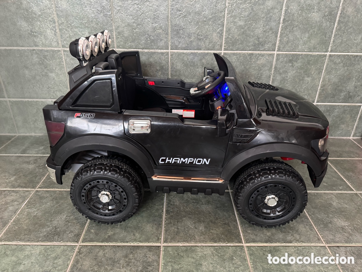 Segunda mano: COCHE 4x4 EL&Eacute;CTRICO 2 PLAZAS