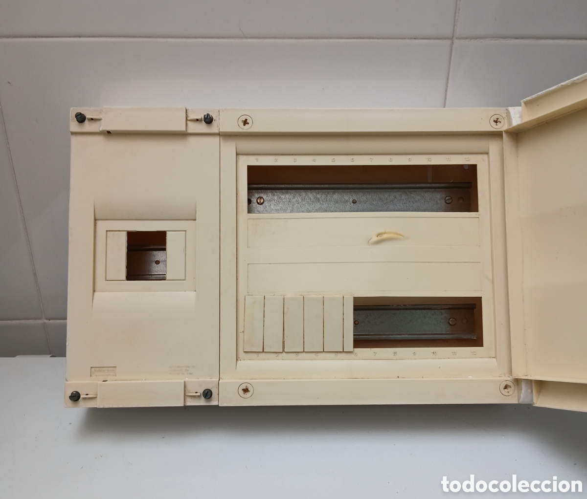Segunda mano: Caja para cuadro electrico de superficie, con tapa
