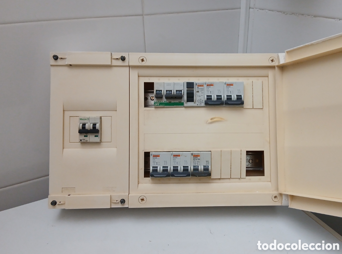 Segunda mano: Cuadro electrico completo con mecanismos