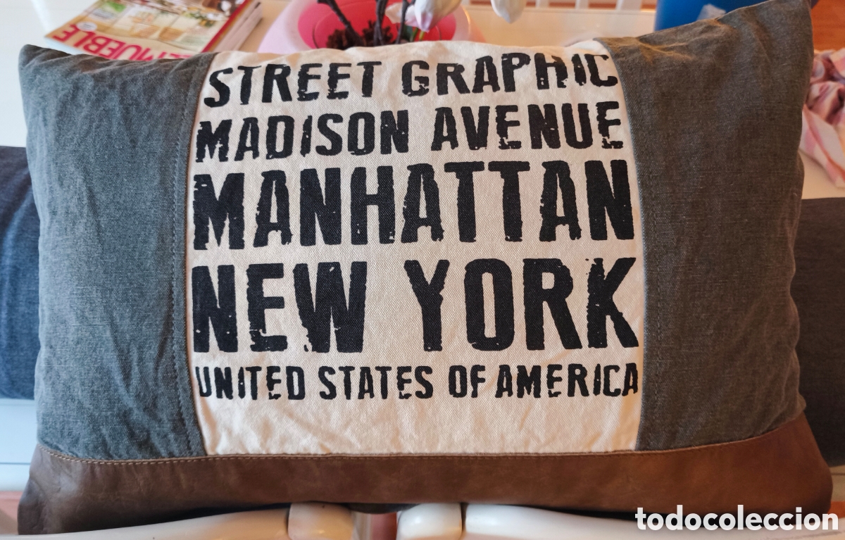 Segunda mano: Dos coj&iacute;nes&rdquo;Street Graphic&rdquo; y &rdquo;liverroom de Maisons du Monde