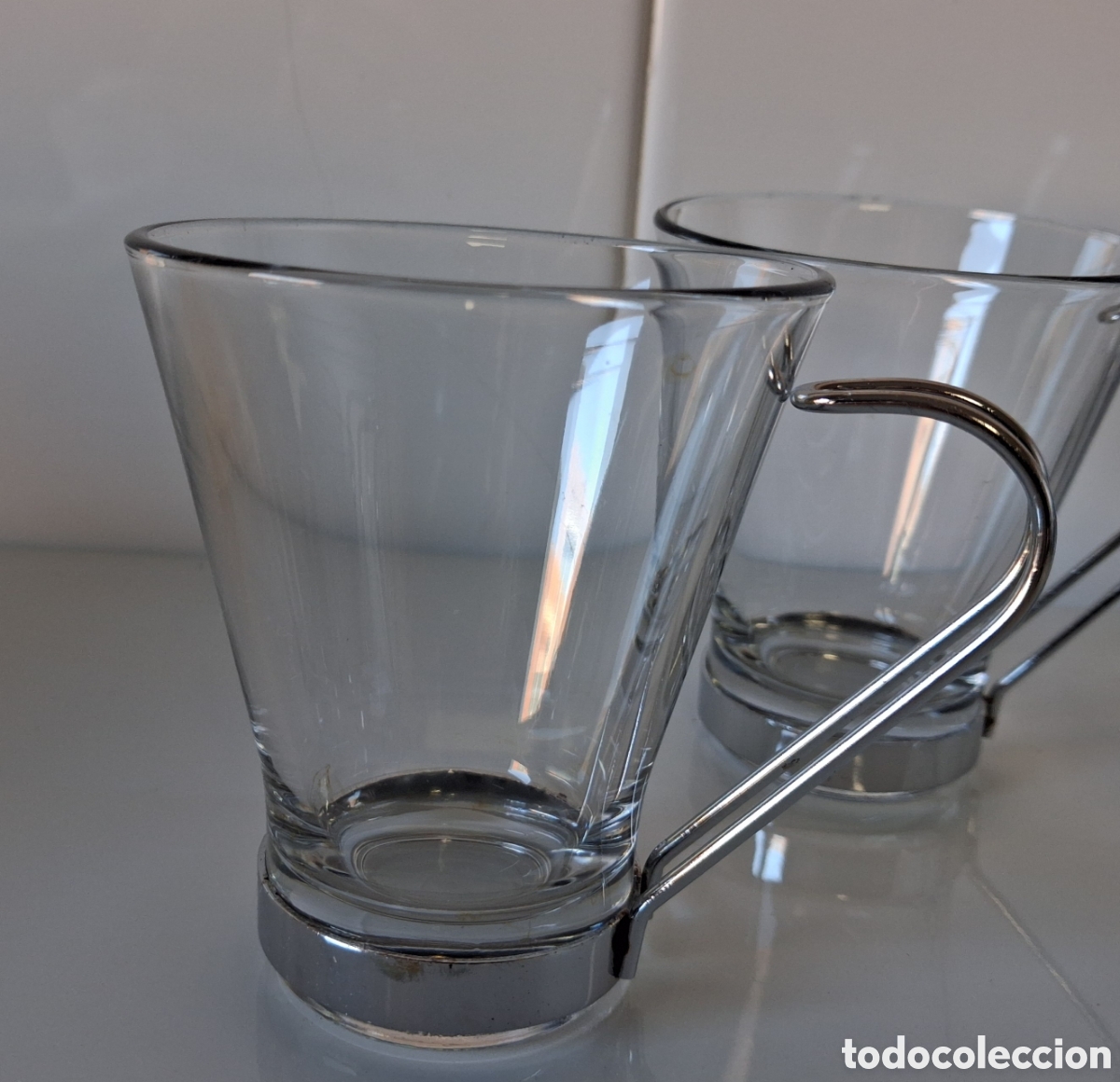 Segunda mano: 4 tazas de cristal con asa de metal - Foto 4