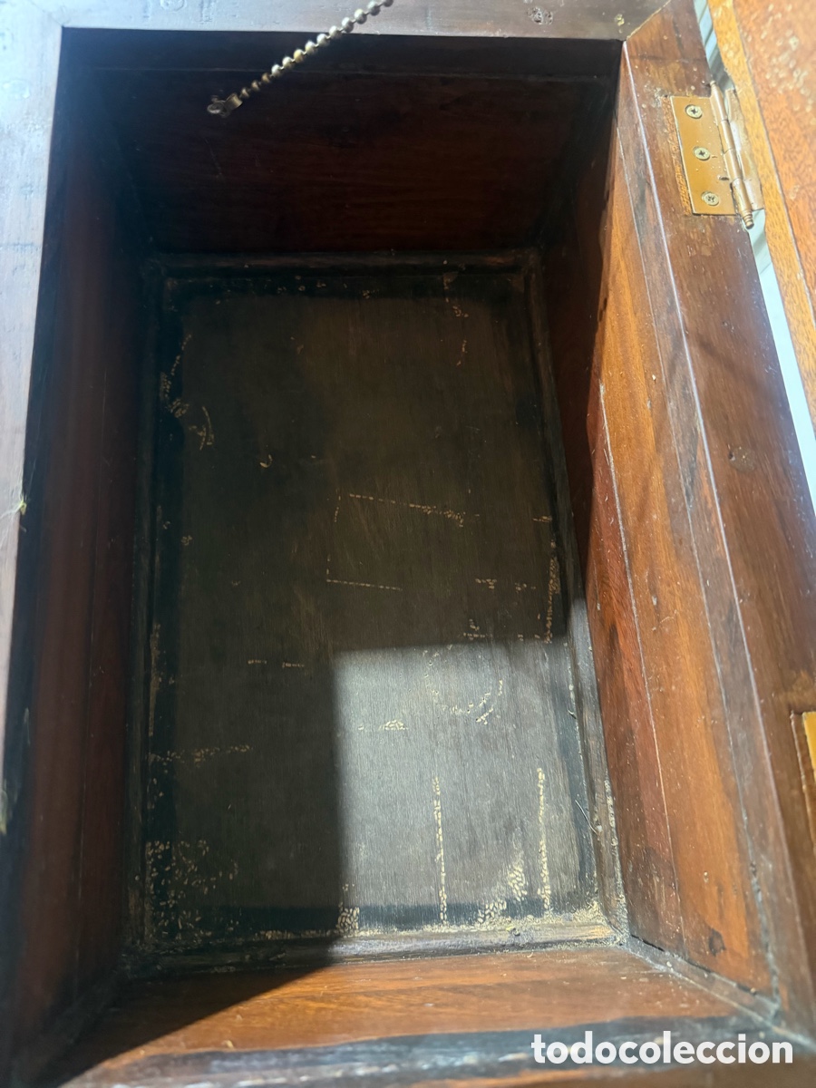 Segunda mano: Arc&oacute;n Antiguo de Casta&ntilde;o con Talla Geom&eacute;trica - Foto 3