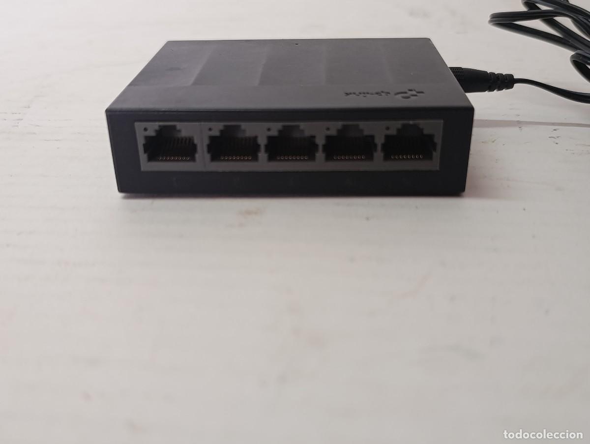 Segunda mano: Switch D-link Fast Ethernet 10/100 puertos 5 - Foto 2