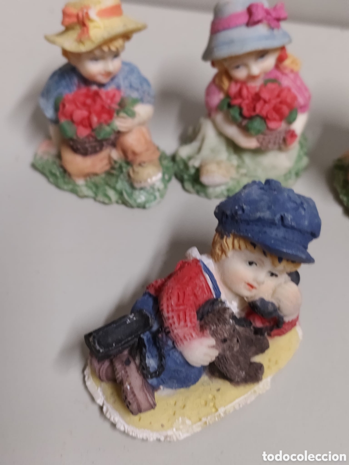 Segunda mano: Peque&ntilde;as figuritas de colecci&oacute;n de resina o porcelana. A&ntilde;os 90