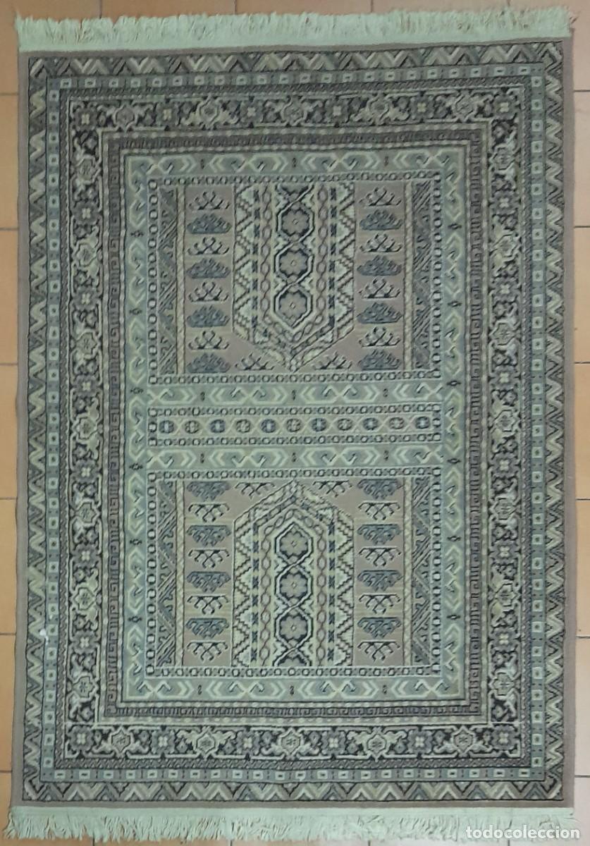Segunda mano: Alfombra de estilo oriental Bukhara / Pakist&aacute;n &ndash; 190 x 135 cm