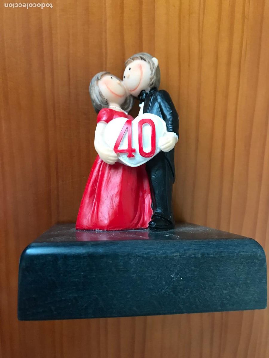Segunda mano: Figura de polirresina con base. Udo Schmidt Pareja de novios. Boda 40 aniversario