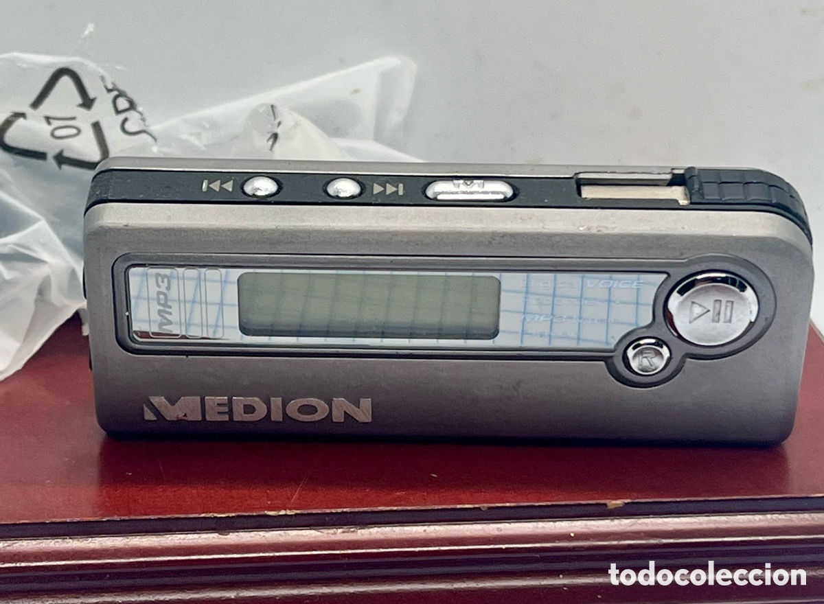 Segunda mano: MP3 y GRABADORA MARCA MEDION CON TARJETA DS 1 G
