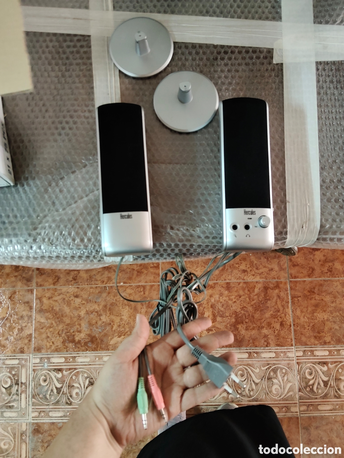 Segunda mano: Altavoces PC Est&eacute;reo Hercules XPS 2.0 10 Silver - Con Peanas