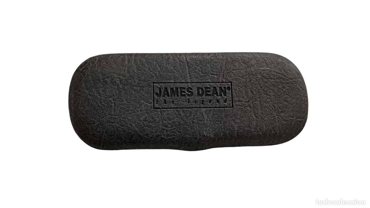 Segunda mano: ESTUCHE R&Iacute;GIDO PARA GAFAS JAMES DEAN &rdquo;THE LEGEND&rdquo; - SIMILPIEL MARR&Oacute;N OSCURO - INTERIOR DE TERCIOPELO