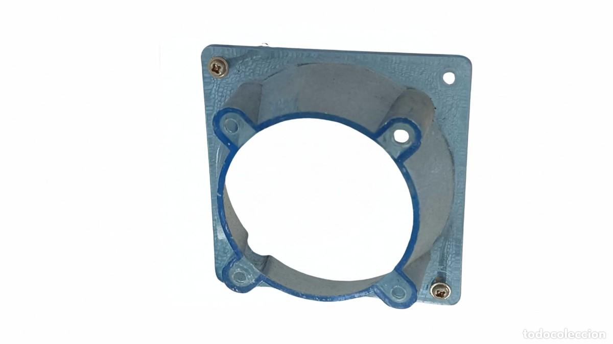 Segunda mano: ADAPTADOR DE VENTILADOR AZUL TRANSL&Uacute;CIDO - ACR&Iacute;LICO ESTILO UV - &Eacute;POCA 2004-2012