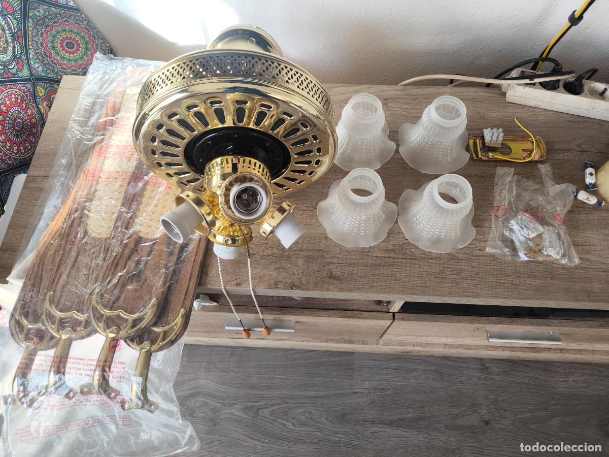 Segunda mano: En venta ventilador de techo con l&aacute;mpara integrada de estilo cl&aacute;sico y elegante. Se encuentra ya des
