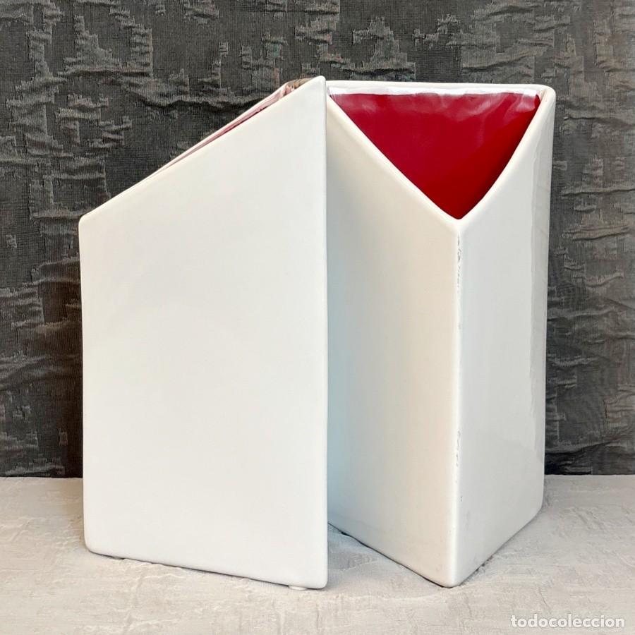 Segunda mano: Pareja de jarrones Geom&eacute;tricos