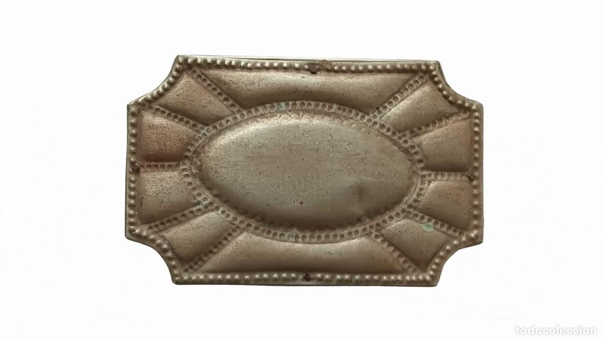 Segunda mano: ESTUCHE JOYERO VINTAGE DE METAL REPUJADO HECHO A MANO - TAPA DE COBRE CON PUNTILLADO - A&Ntilde;OS 50-70