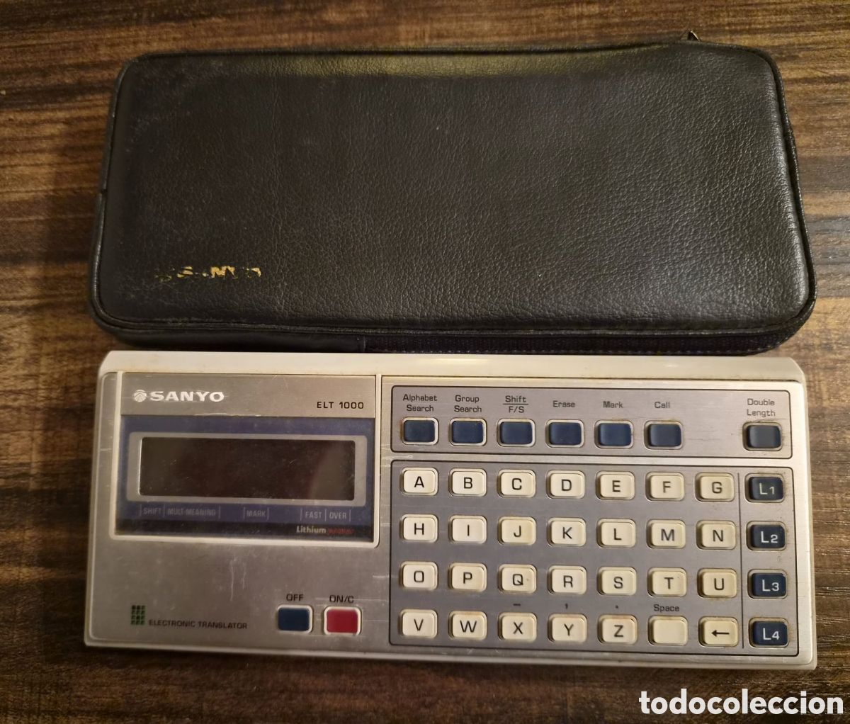 Segunda mano: Traductor Electr&oacute;nico Vintage Sanyo ELT-1000 (A&ntilde;o 1980) - Completo con Funda y Manuales - Joya Retro
