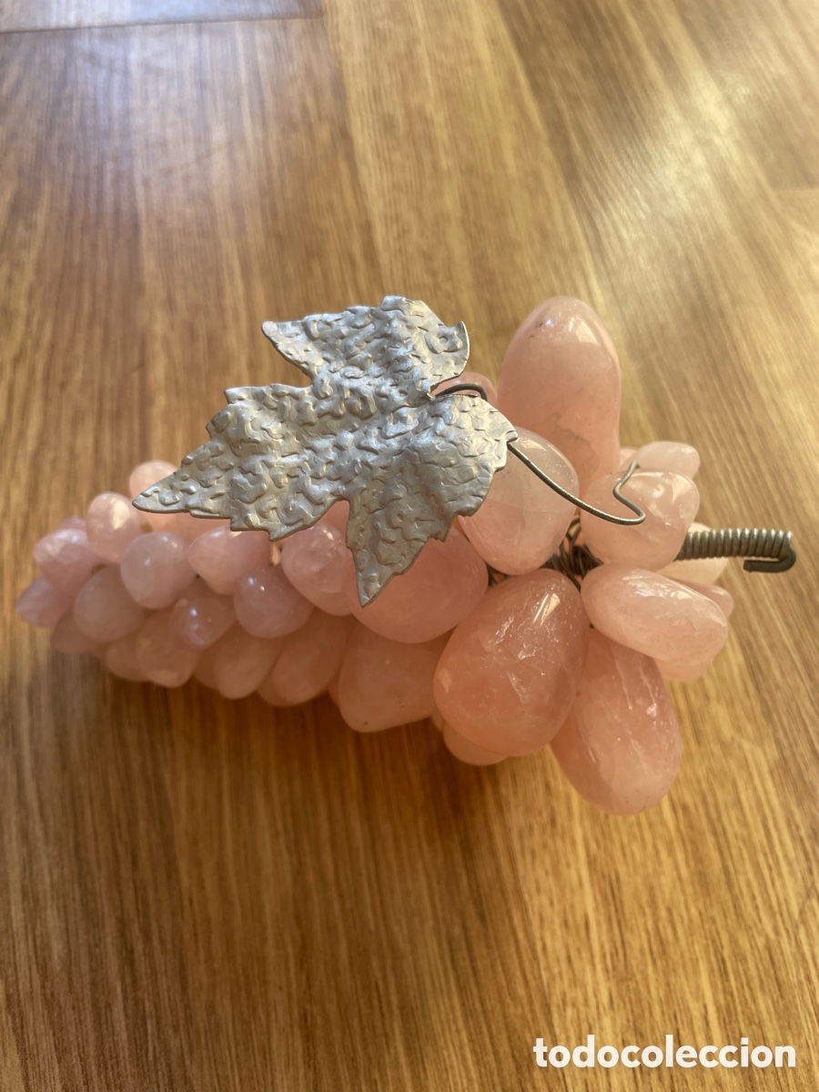Segunda mano: Racimo de Uvas en Cuarzo Rosa y Metal - Piedra Natural Decoraci&oacute;n Vintage