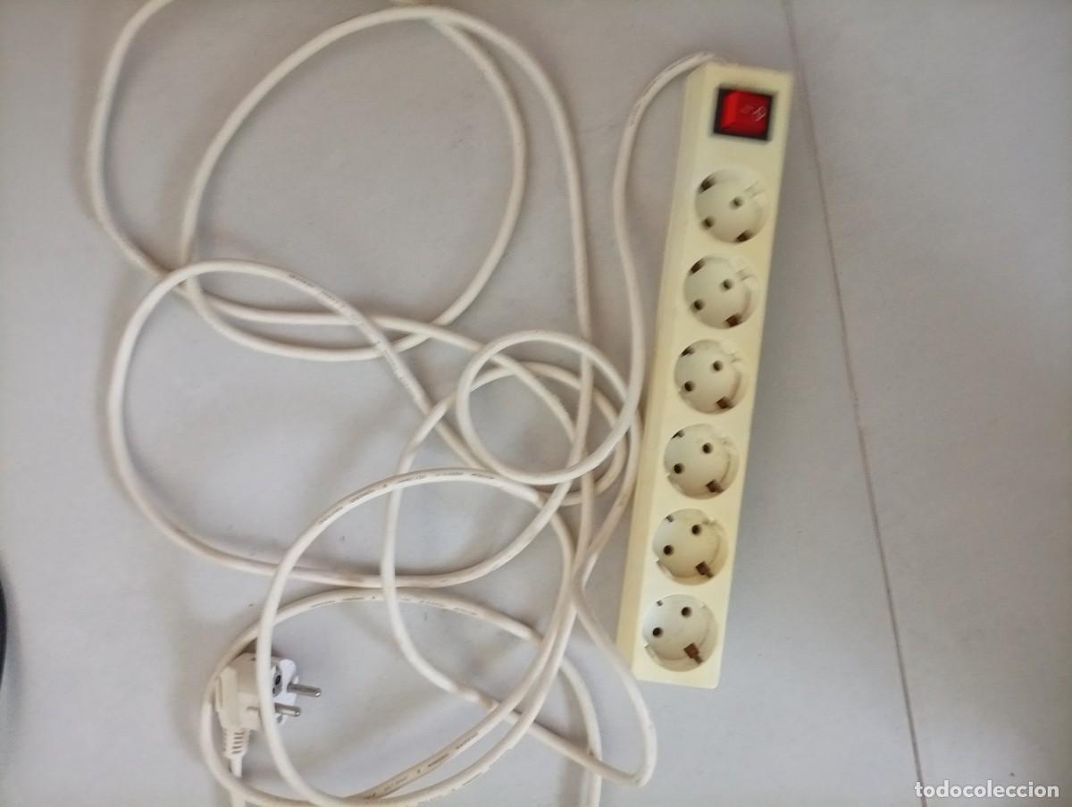 Segunda mano: Regleta el&eacute;ctrica con seis enchufes y un interruptor general para controlar todos los aparatos conec