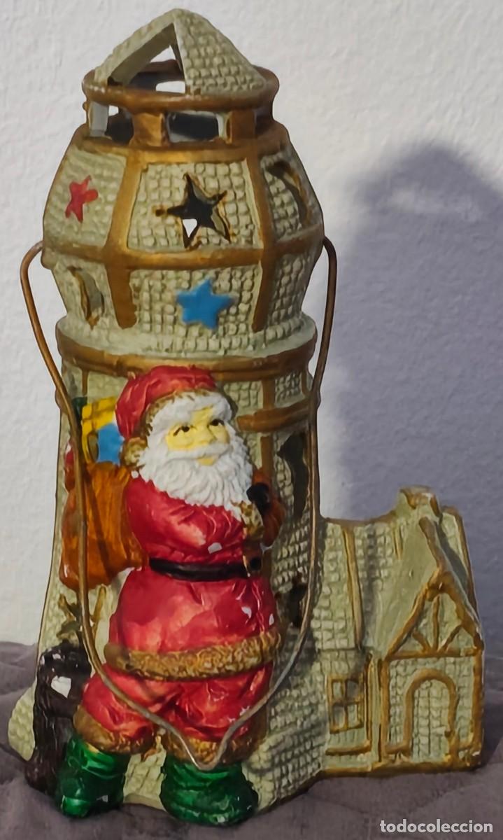 Segunda mano: PORTAVELAS CON FARO Y PAPA NOEL &middot; Medidas aproximadas: 15 x 9 x 7 CM. - PESO: 239 GRAMOS