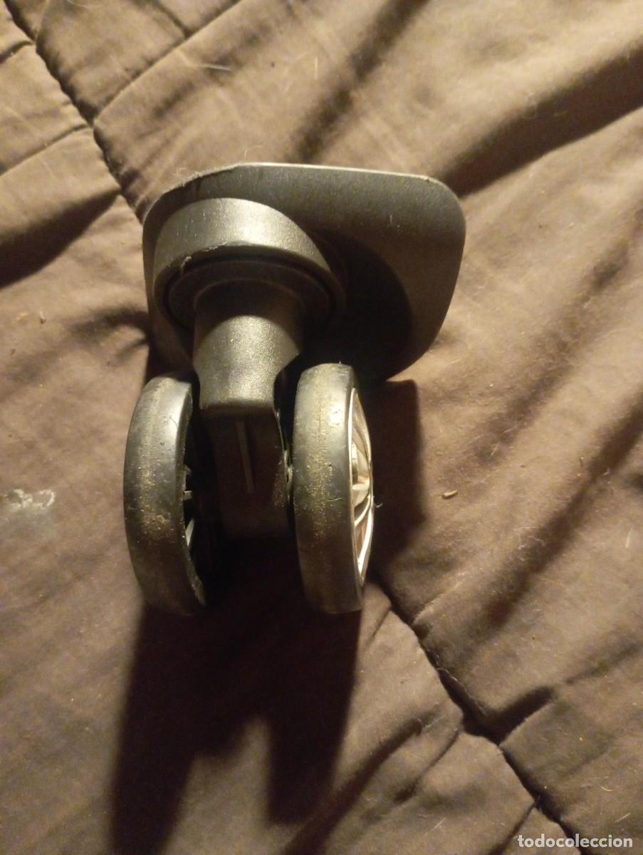 Segunda mano: Rueda de maleta ........ - Foto 1