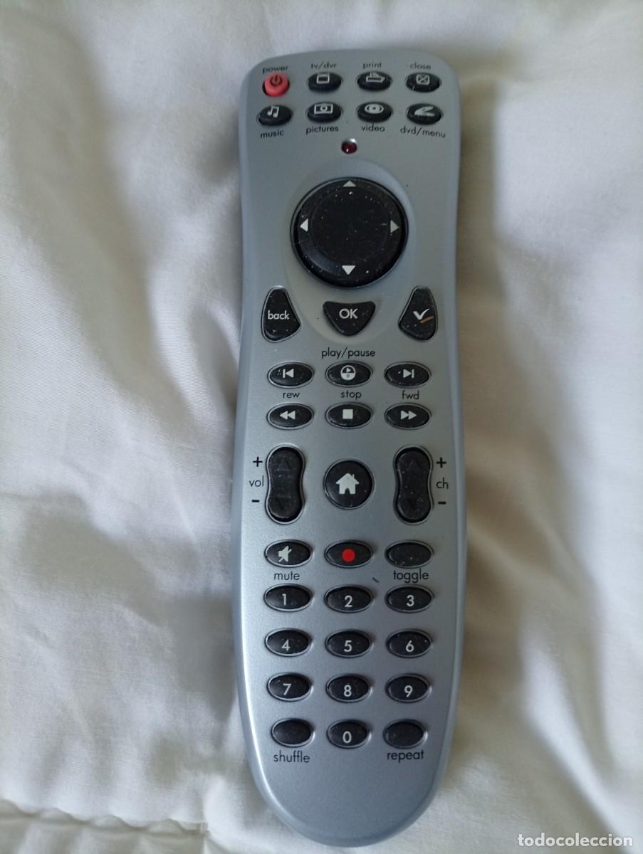Segunda mano: Mando a distancia plateado de la marca Hewlett Packard. - Botones de encendido, TV/DVR, imprimir y