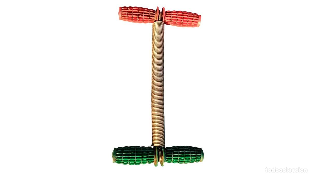 D'Occasion: EXTENSOR DE PECHO CON MUELLE - TENSOR DE MUSCULACI&Oacute;N - MANGOS TEXTURIZADOS ROJO Y VERDE
