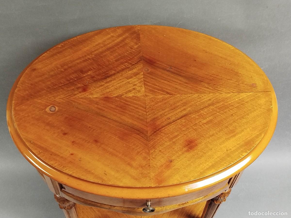 Segunda mano: MESILLA DE NOCHE DE MADERA OVALADA - Foto 6