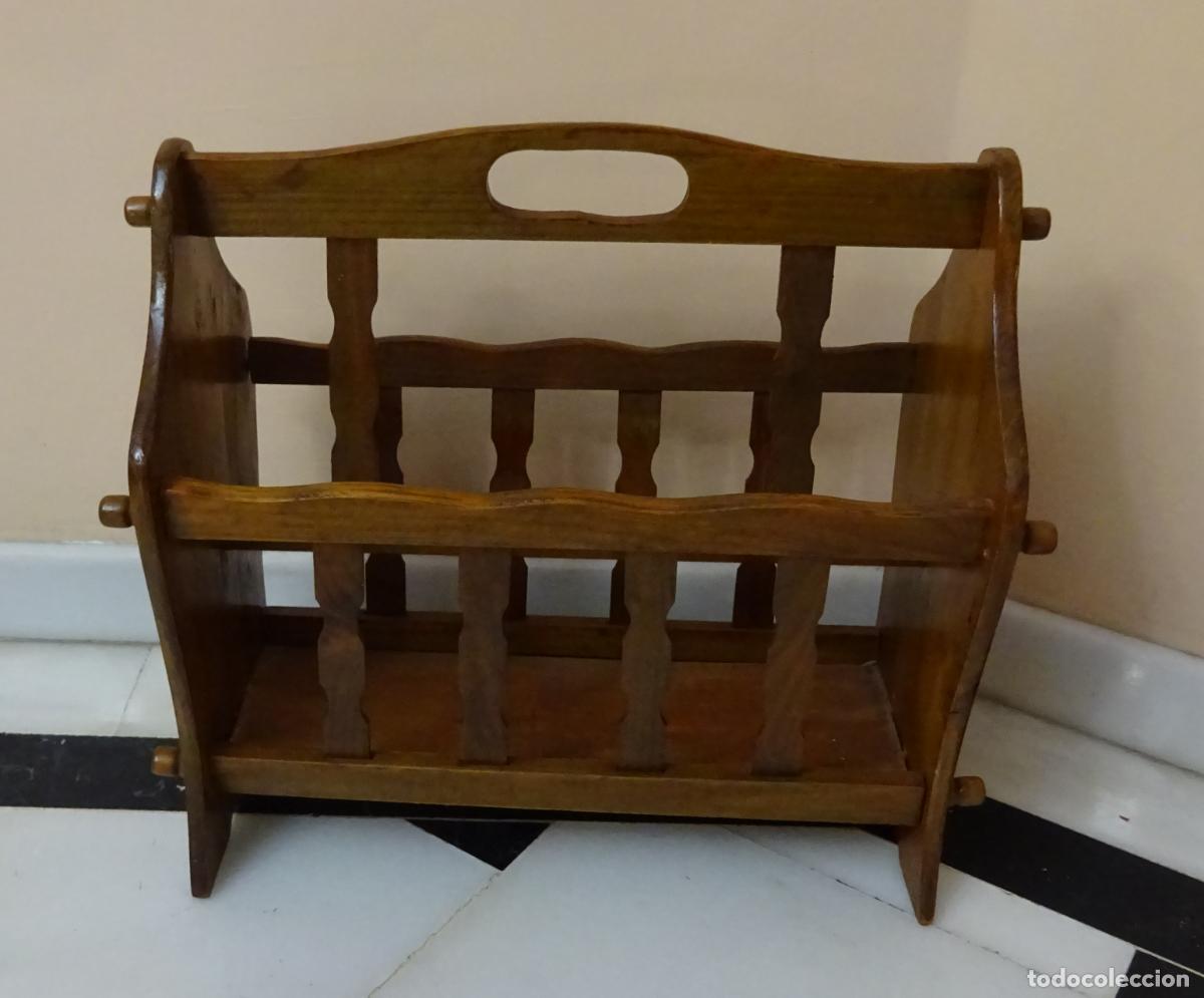 Second-Hand: REVISTERO DE MADERA 44,5 X 22 X 39 CM