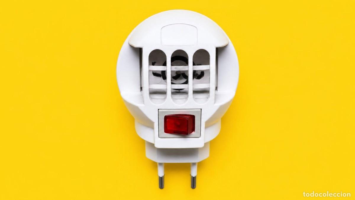 Segunda mano: REPELENTE DE MOSQUITOS EL&Eacute;CTRICO DE ENCHUFE &ndash; CON INTERRUPTOR ROJO - Foto 1