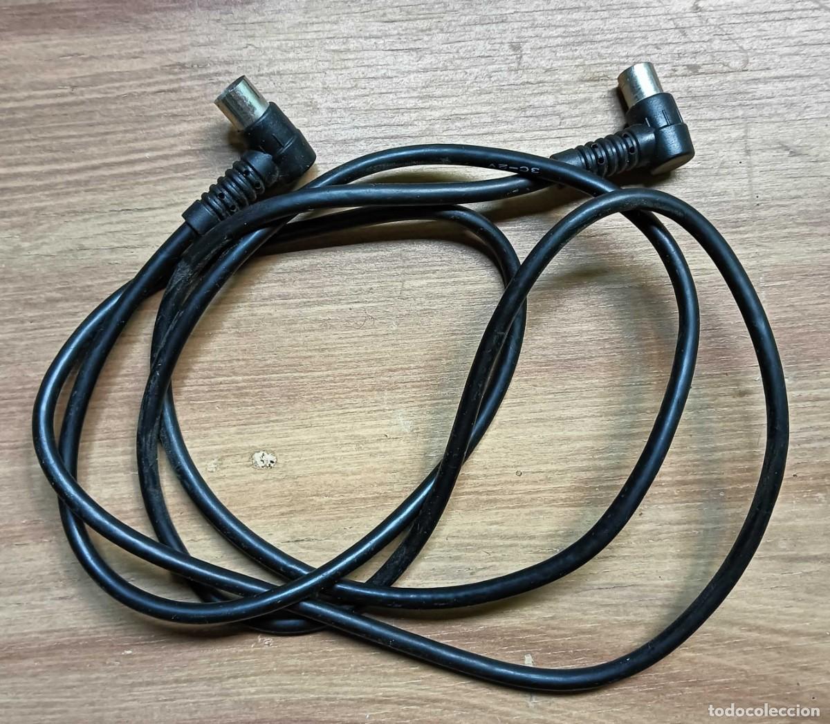 Segunda mano: CABLE COAXIAL DE ANTENA DE TV &ndash; 2 METROS &ndash; CONECTORES IEC ACODADOS 90&deg; MACHO Y HEMBRA