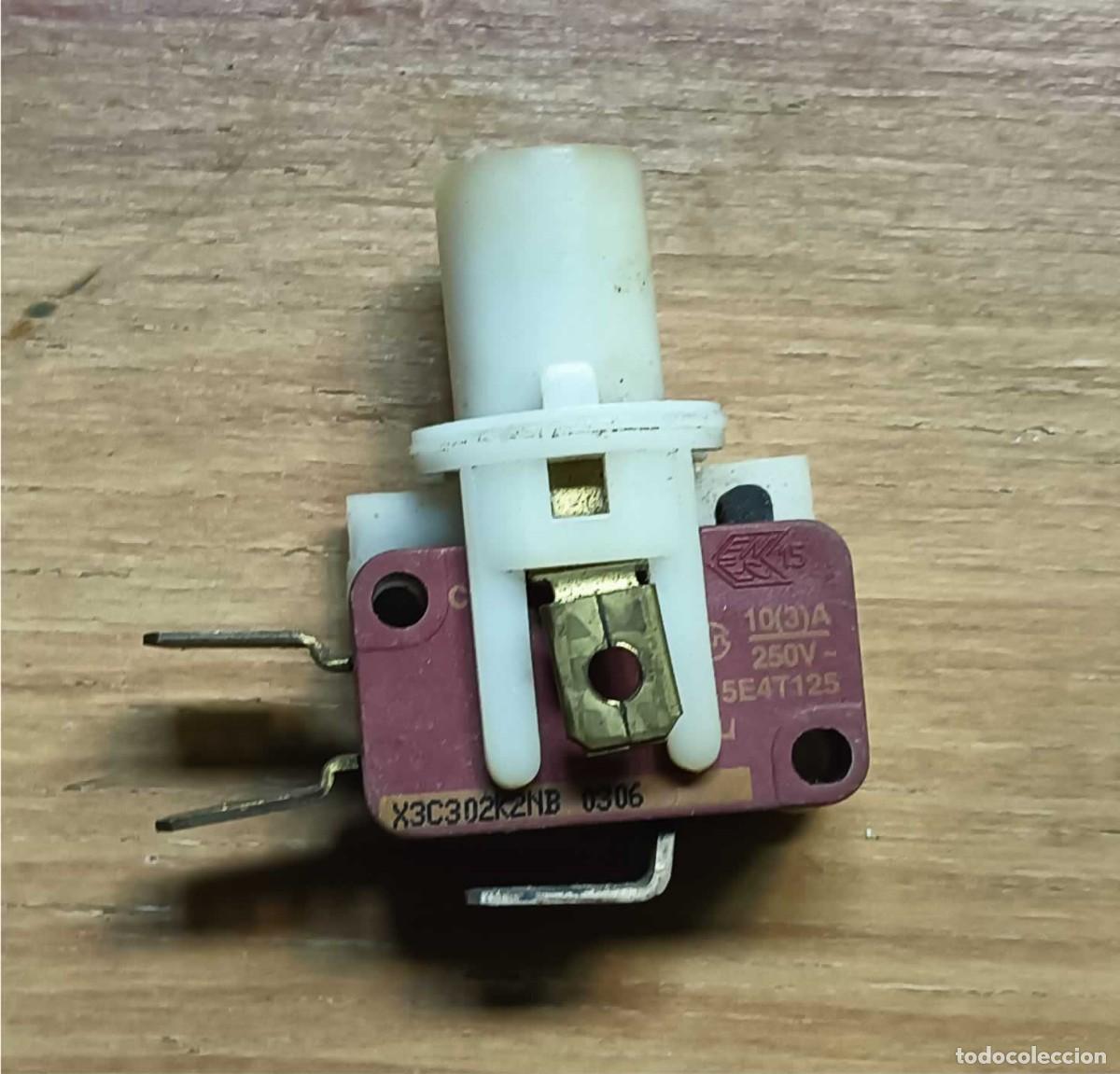 Segunda mano: MICROINTERRUPTOR CON V&Aacute;STAGO PULSADOR &ndash; REF. X3C302K2NB &ndash; 10(3)A 250V~ &ndash; CON TERMINALES FASTON