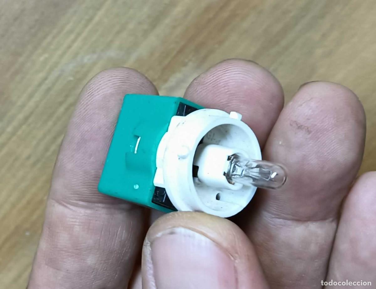 Segunda mano: M&Oacute;DULO GAMESMAN VERDE CON PORTAL&Aacute;MPARAS BLANCO Y BOMBILLA TUBULAR - TERMINALES DE CONEXI&Oacute;N